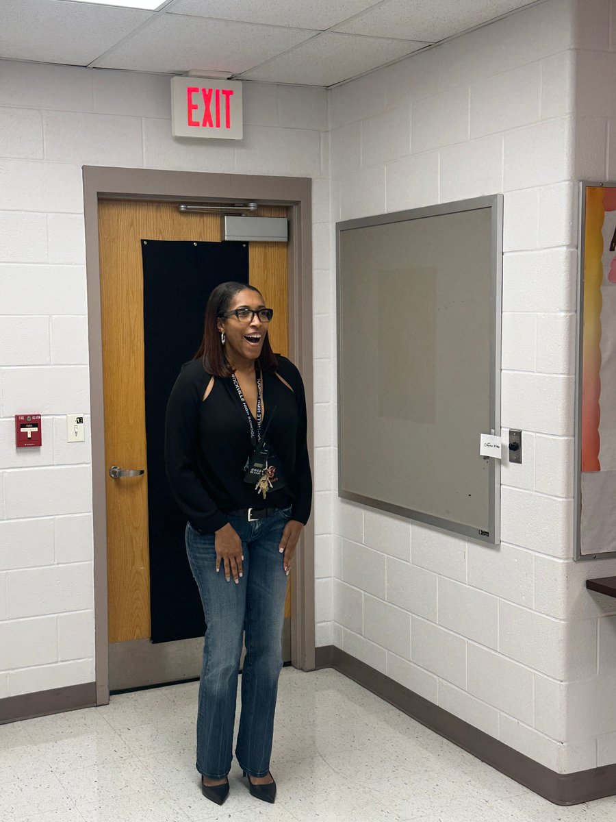 MCPS's tweet photo. Congratulations to Rhoshanda Pyles, principal of Rockville High School, on being named the 2026 recipient of the Dr. Edward Shirley Award for Excellence in Educational Administration and Supervision by the Montgomery County Association of Administrators and Principals (MCAAP) https://t.co/6dSvGy76qj