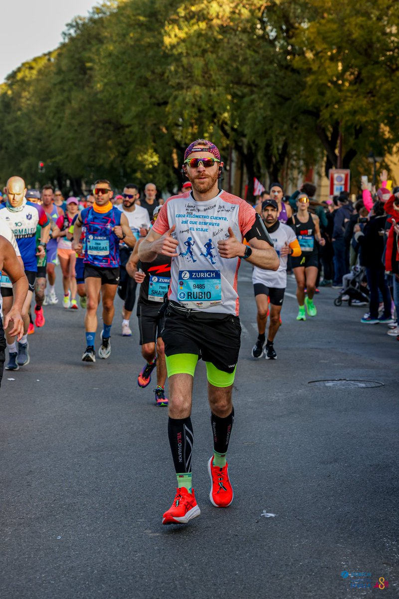 Juan_Rubio2's tweet photo. "El cuerpo logra lo que la mente cree." 
Conseguimos MMP.🔥 La maratón no se corre... se conquista! 
Volveremos a vernos @MaratonSevilla
Con el circuito de @platanosiempre 🍌 y las 5 grandes de @ZurichSeguros 🟦 en el bolsillo… ¿Que será lo siguiente?🤔 https://t.co/UgEb5hcKSl