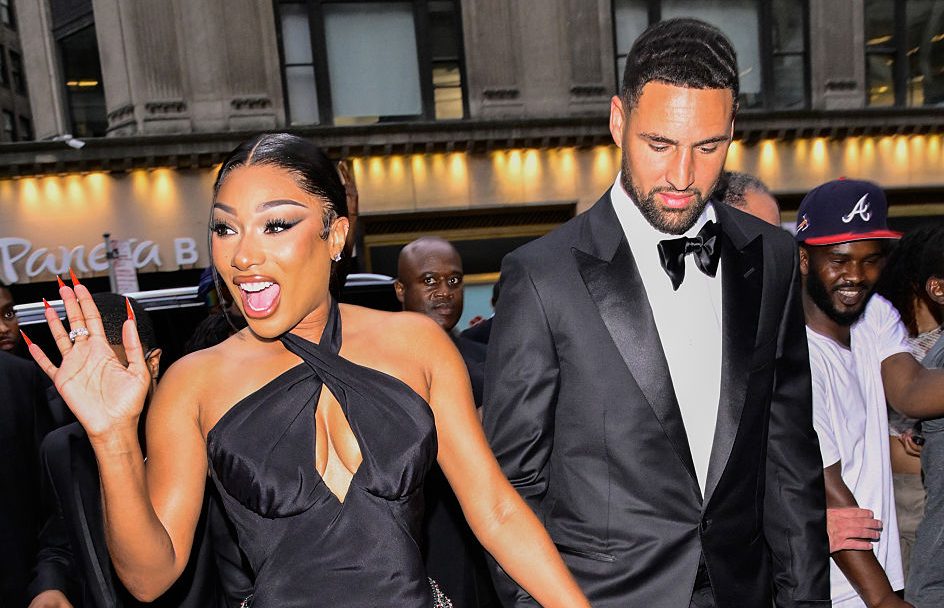 Birthday Boo’d Up: Klay Thompson Surprises Megan Thee Stallion With A Baby Blue Bentley For Her 31st Birthday trib.al/0TVKEeC