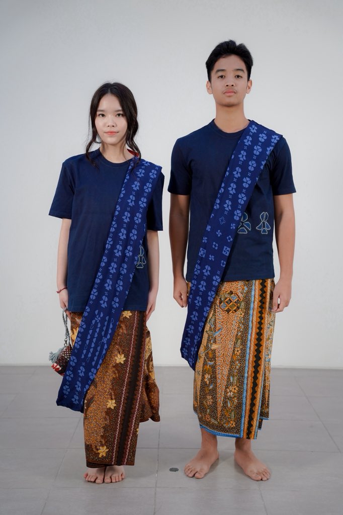 Semua koleksi “TiniTono” bisa didapatkan di tokopedia.com/mgkym

Untuk kain batik tulis, bisa didapatkan di EB Batik, live di Tiktok 19:00-00:00 selama Ramadan
tiktok.com/@ebbatiktradis…

Selamat berbelanja 👧🏻👦🏻