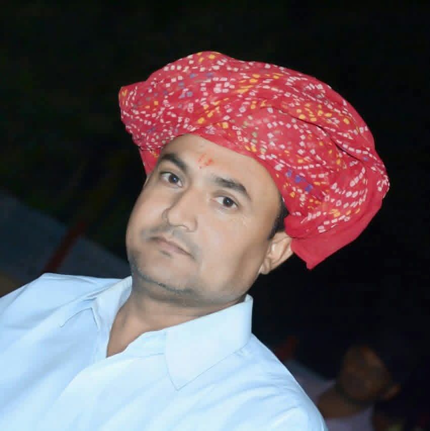 किसी व्यक्ति को अत्यंत सरल या सीधा भी नहीं होना चाहिये।
 सीधे पेड़ पहले काटे जाते हैं 
और सरल व सीधे लोगों की खिंचाई पहले होती है।