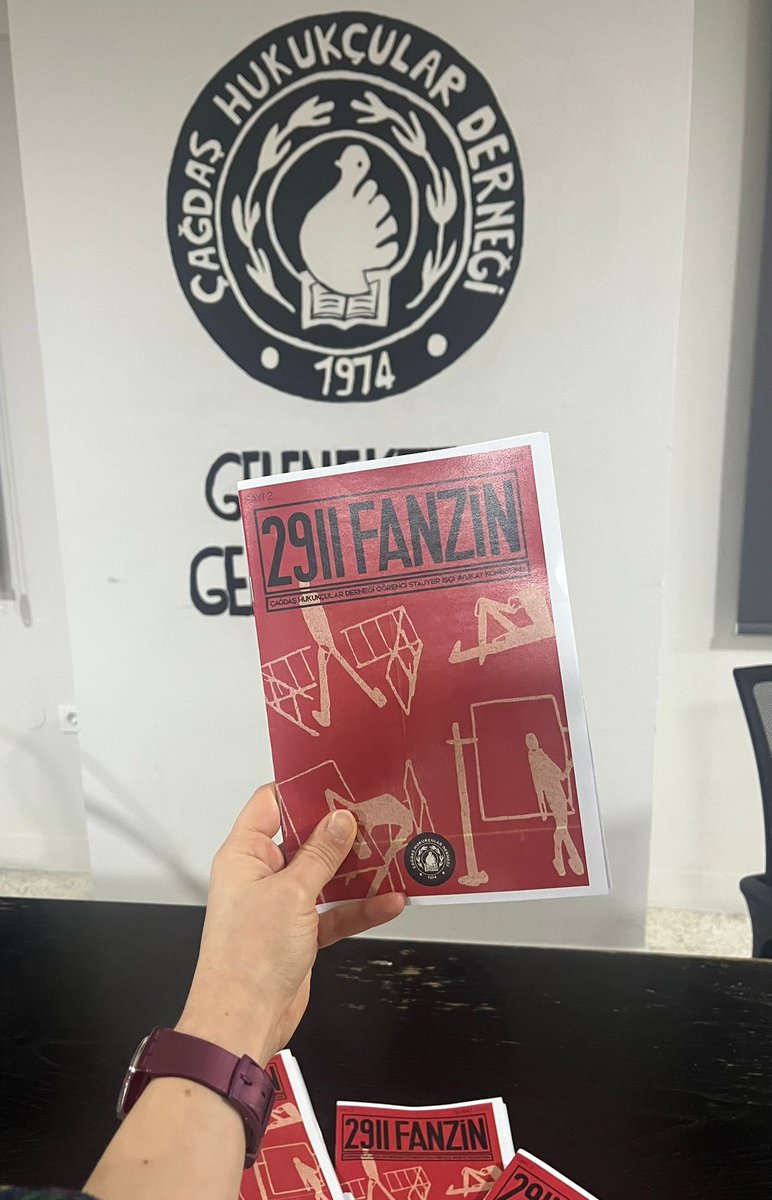 2911 Fanzin’in 2. sayısı sizlerle! Fanzinimizi kampüslerde ve adliyelerde bulabilir, bir sonraki sayıda birlikte yazmak, üretmek ve mücadeleyi büyütmek için bize ulaşabilirsiniz!