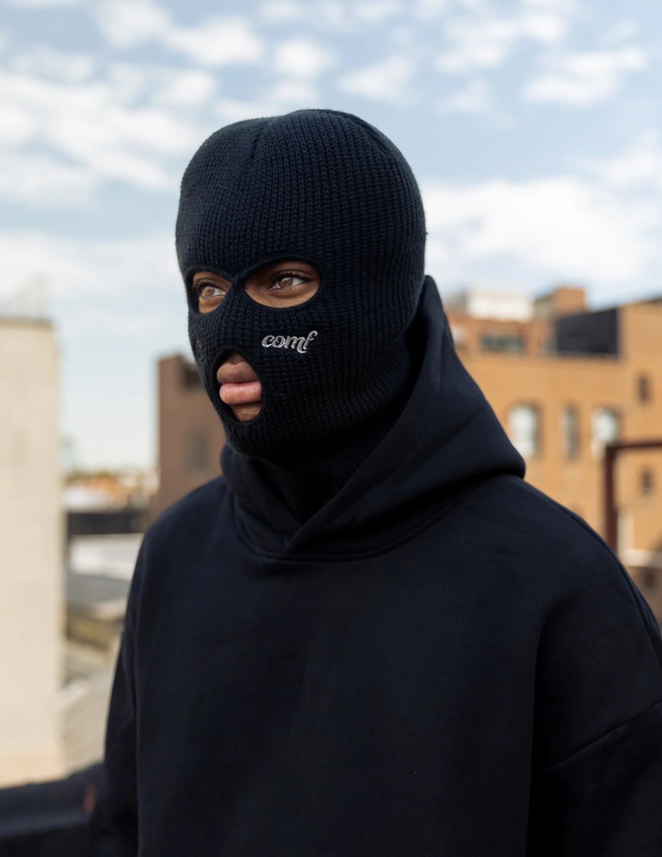 D15c0rd1's tweet photo. @Bcavz60 @MN_CRIME Maybe because the ski mask blends in with their skin https://t.co/pBY6yRd0Jc