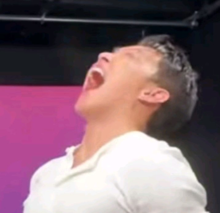 เบื้องหลังมินิซีรีส์ ซีนขี่ม้า คุนต๊อดพูดบทผิดเป็นประมาณว่า
" แต่เรายังไม่เคยขี่กันเลยนะ " ซึ่งคนในกองก็น่าจะขำกันนิดนึงเพราะขาดแค่ม้าคำเดียว ความหมายมันก็...555555
แต่ยัยคุณไทม์เล่นต่อประมาณว่า
" ก็เคยขี่นะ " 
ละพ้มแบบ... เห้ยยยย อะไรอะ!🫣🫵🏻
#TodTime

My reaction :