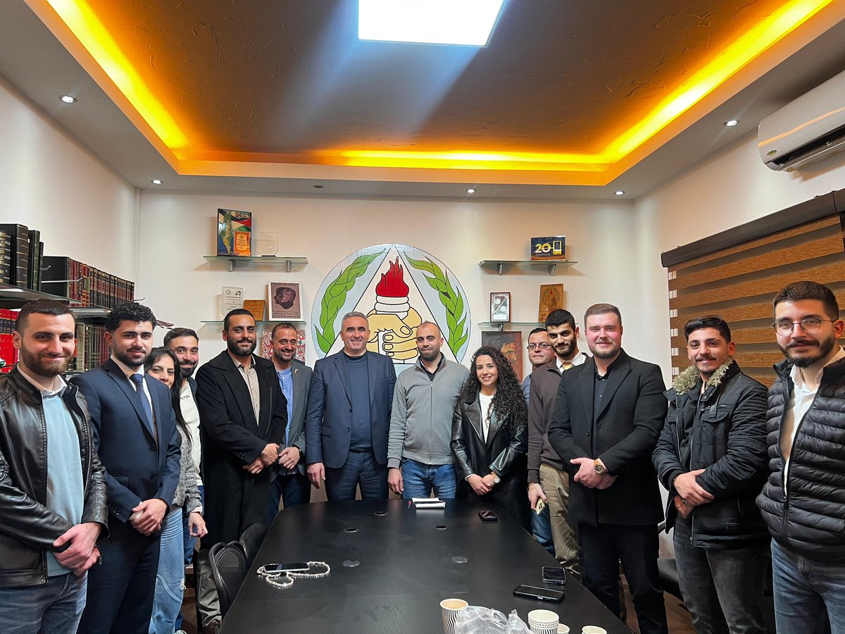 LDYouthForum's tweet photo. استكمالًا لسلسلة الزيارات التي يقوم بها منتدى الشباب الديمقراطي اللبناني إلى المنظمات الشبابية والطلابية، قام وفد من المنتدى يتقدمه الدكتور مسعود الصايغ، بزيارة منظمة الشباب التقدمي في مركز الحزب التقدمي الاشتراكي – الكولا.

#منتدى_الشباب_الديمُقراطي_اللبناني #شباب #تعاون #لبنان https://t.co/oLRiPEkif2