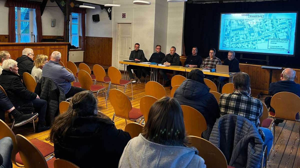 Neue Fahrbahndecke für Theodor-Storm-Straße einbecker-morgenpost.de/dassel/nachric…