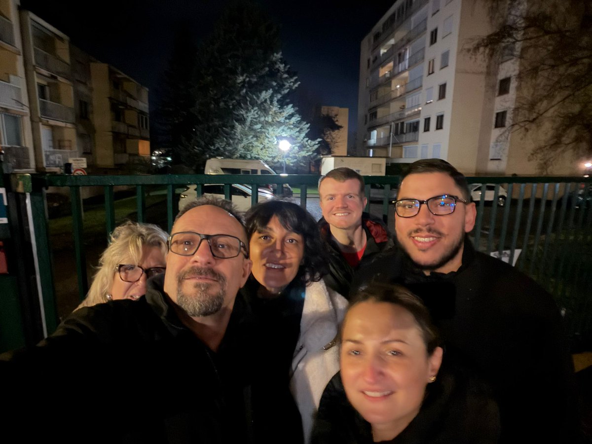 cheriftouam's tweet photo. Début de semaine sur le terrain en porte-à-porte avec l’équipe de @VincentChriqui lundi et mardi soir à Champfleuri ce matin au marché et après-midi distribution du programme à Montbernier

Toujours à l’écoute, pour faire avancer Bourgoin-Jallieu et la rendre de mieux en mieux https://t.co/hetq6h4MUe