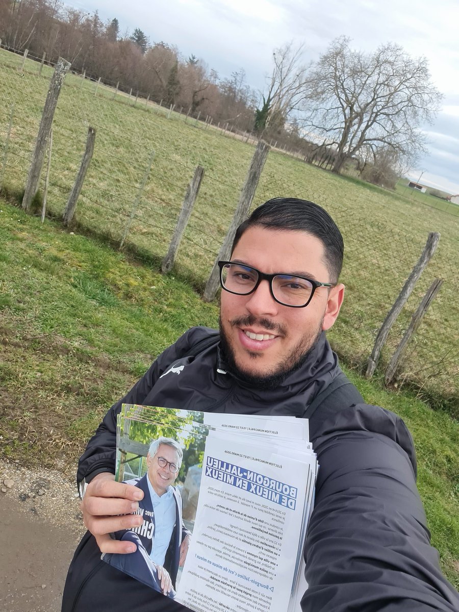 cheriftouam's tweet photo. Début de semaine sur le terrain en porte-à-porte avec l’équipe de @VincentChriqui lundi et mardi soir à Champfleuri ce matin au marché et après-midi distribution du programme à Montbernier

Toujours à l’écoute, pour faire avancer Bourgoin-Jallieu et la rendre de mieux en mieux https://t.co/hetq6h4MUe