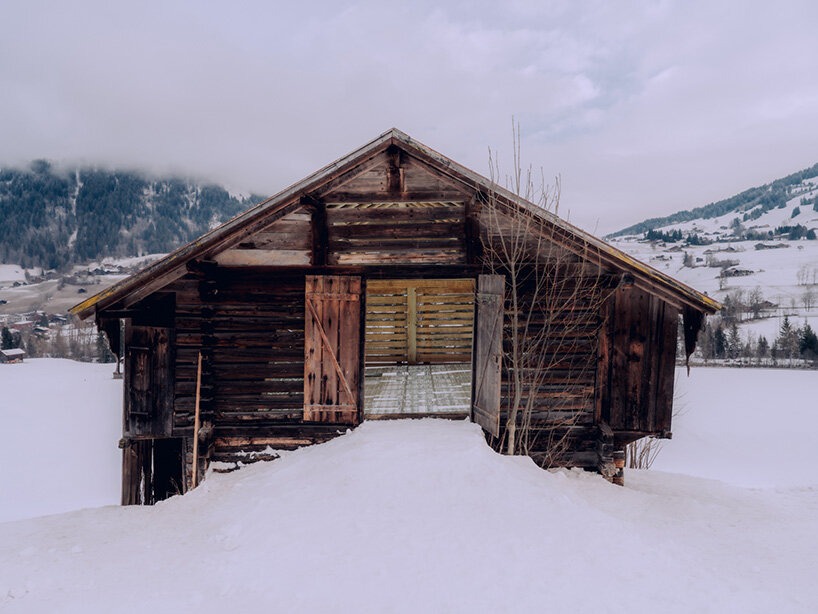 designboom's tweet image. alexandre de betak transforms a traditional #swiss barn with a reflective light installation ✨