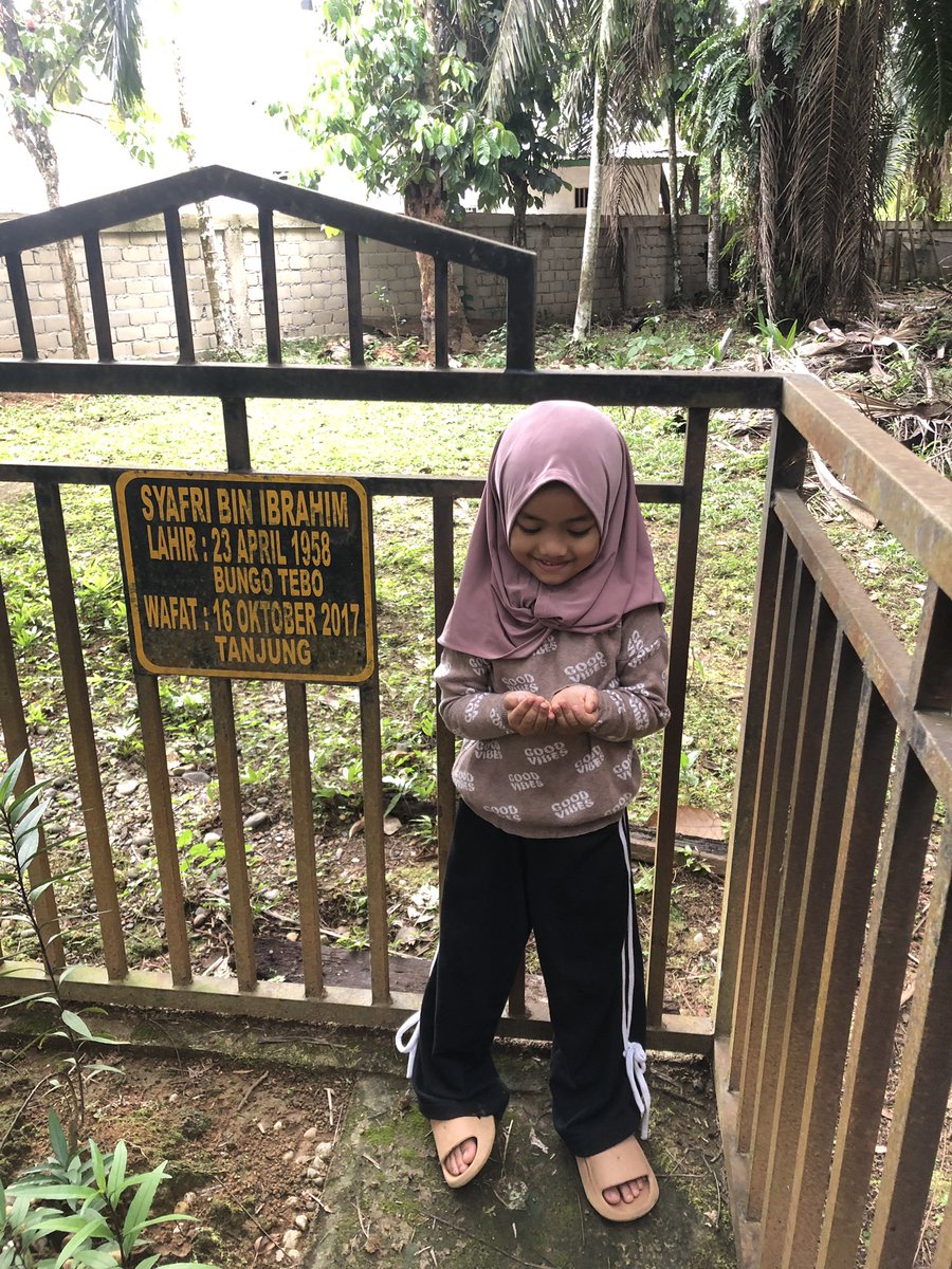 fanikiting's tweet photo. Haii Ayah, manusia kecil ini copyan anak gadis mu 100% https://t.co/42dKwJywQL