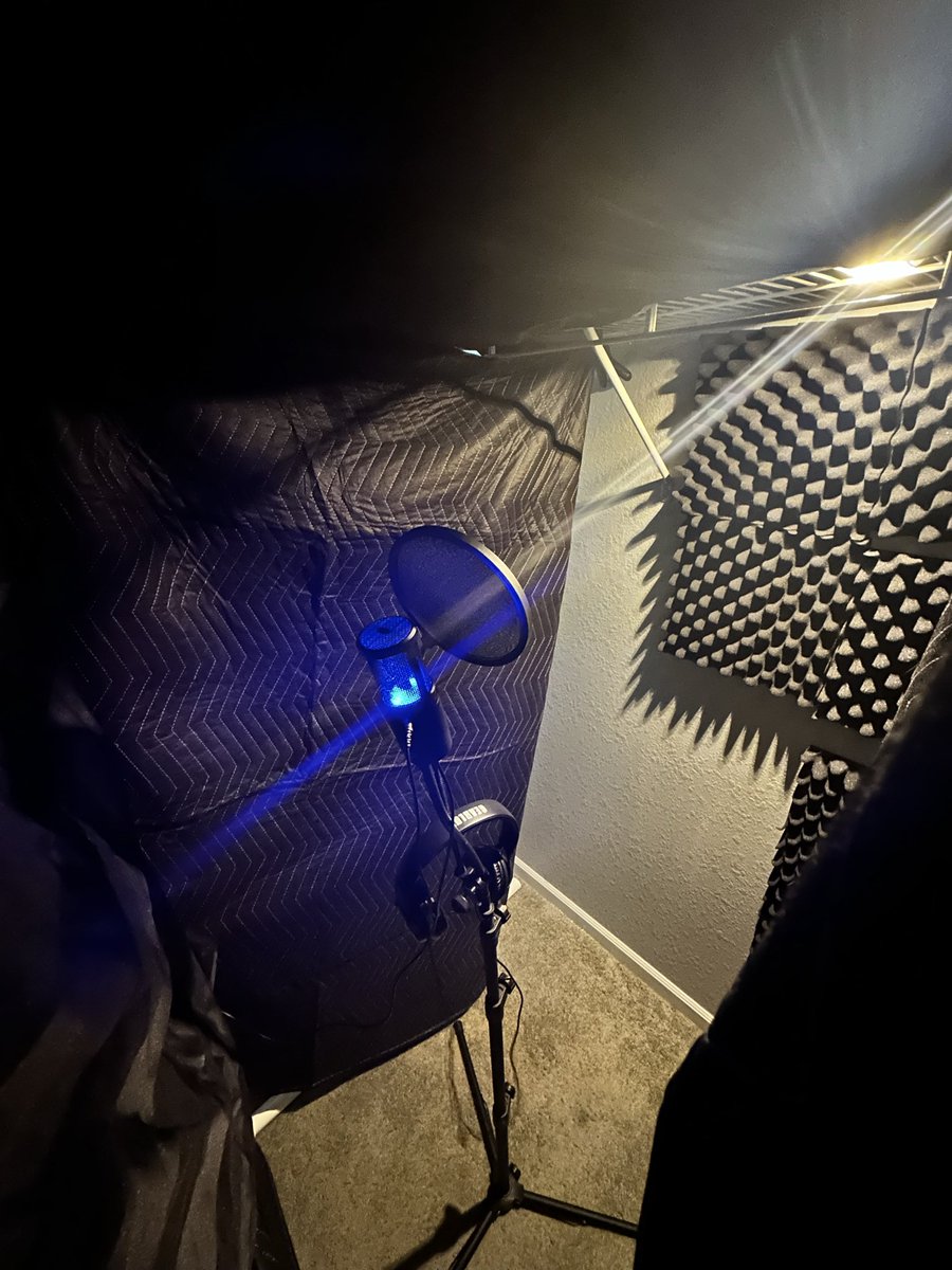 SimplyLucky tweet media