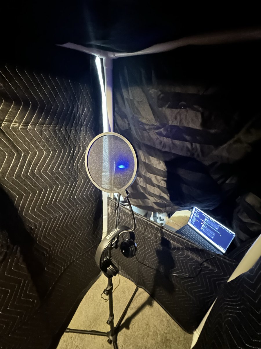 SimplyLucky tweet media