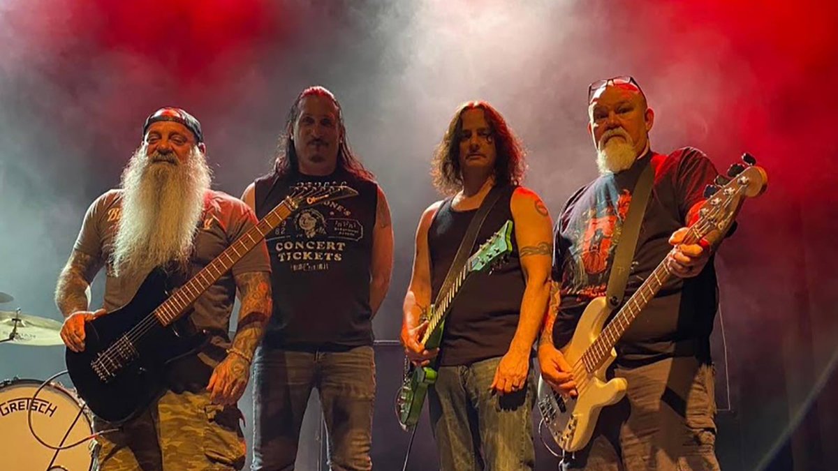 😵Hear TYPE O NEGATIVE and CROWBAR supergroup SUN DONT SHINE's killer new song “Power to Live”
revolvermag.com/music/hear-typ…