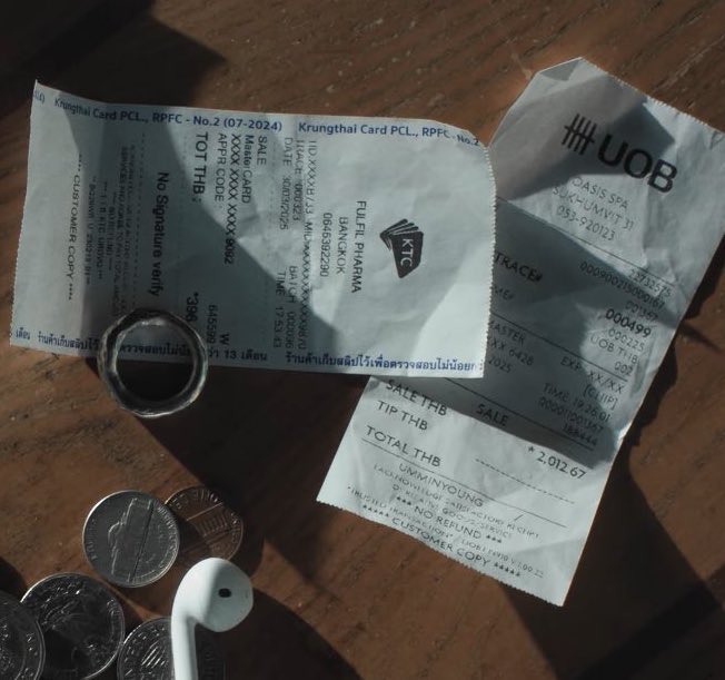 ห้ะ ไม่ได้สังเกตเลยว่าเป็นสลิปของไทย 5555555555555555555555555555555555 KTC ใช้จ่ายที่ร้านยา ส่วน UOB ใช้จ่ายที่ร้านสปา สุขุมวิท ไปวางแผนกันมาจั๋งได๋!!!!!!