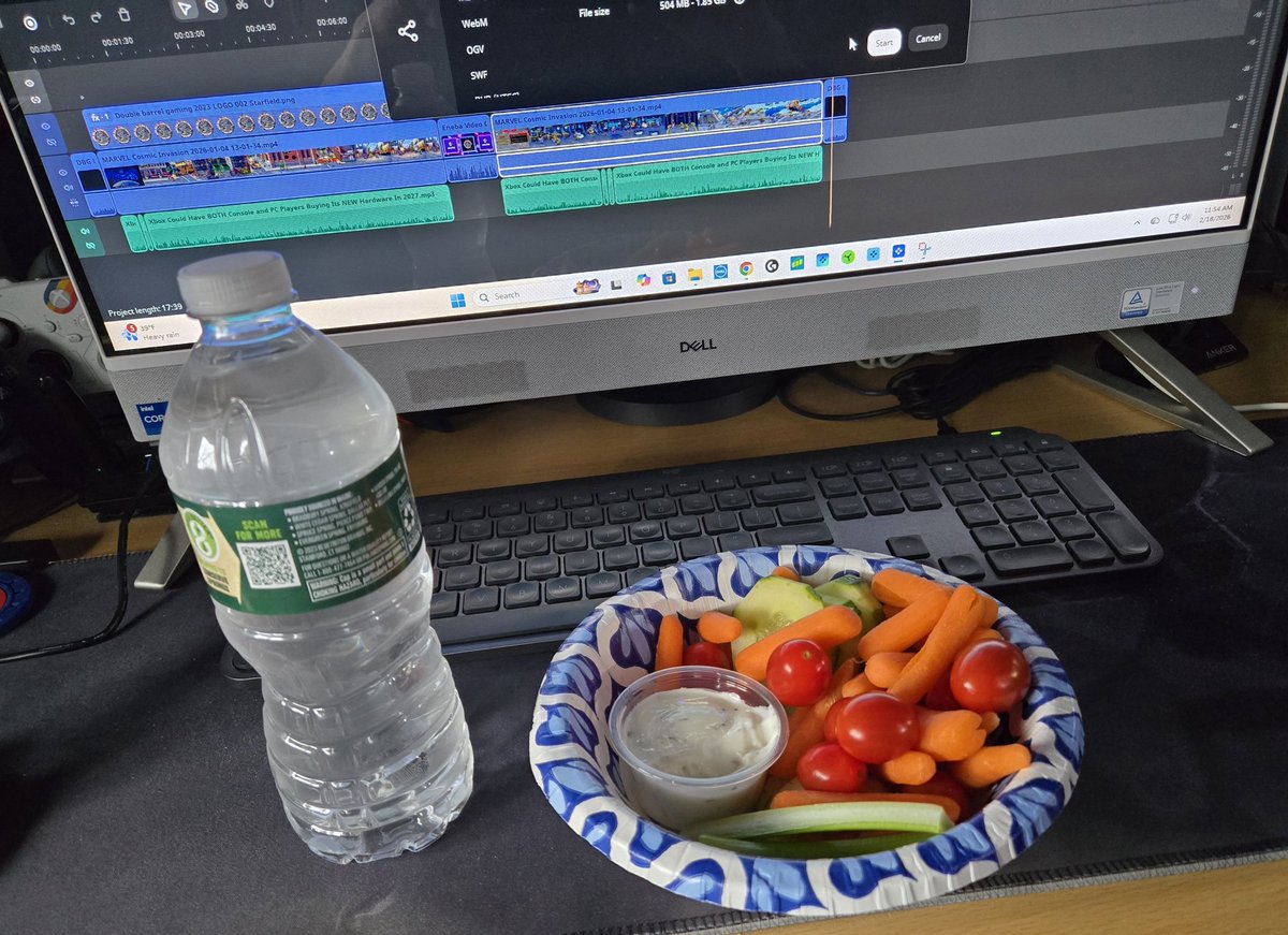 MrboomstickXL's tweet image. #Multitasking, 😆 I'm grinding out some NEW videos and having a a healthy lunch 😋