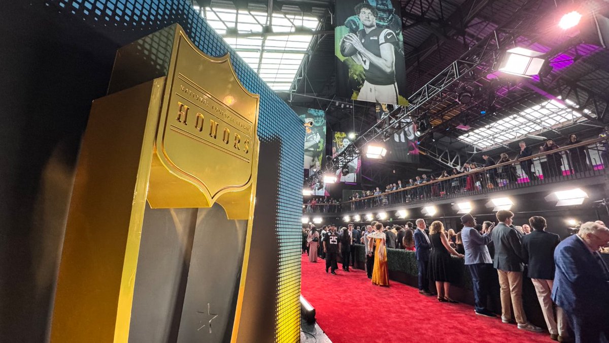 PRGlive's tweet image. 22 Degrees' lighting design transformed San Francisco’s Palace of Fine Arts for the NFL Honors. Discover the collaboration and gear used, including our new Roxx Neo fixtures. brnw.ch/21x03Ez