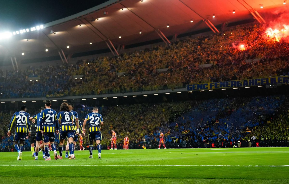 #GüçlüTribünGüçlüFenerbahçe