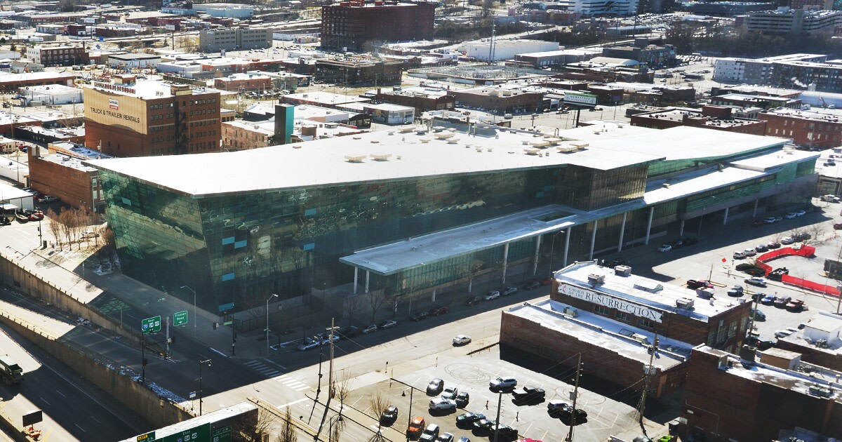 Kansas City’s first data center to receive a C-PACE clean energy loan highlights how incentives can encourage energy-efficient upgrades in major developments. 

kcur.org/housing-develo…