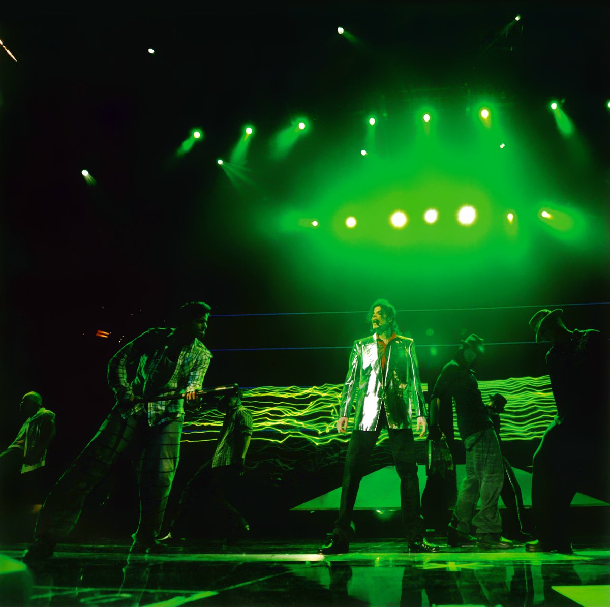 MJMultiverse's tweet image. Michael Jackson rehearsing 'Dangerous' on June 23, 2009. This rehearsal's footage remains unreleased.
This would have been an amazing performance.

#MichaelJackson #ThisIsIt #Michael #Dangerous