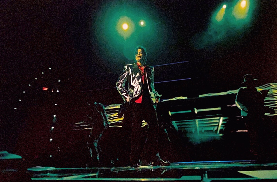 MJMultiverse's tweet image. Michael Jackson rehearsing 'Dangerous' on June 23, 2009. This rehearsal's footage remains unreleased.
This would have been an amazing performance.

#MichaelJackson #ThisIsIt #Michael #Dangerous