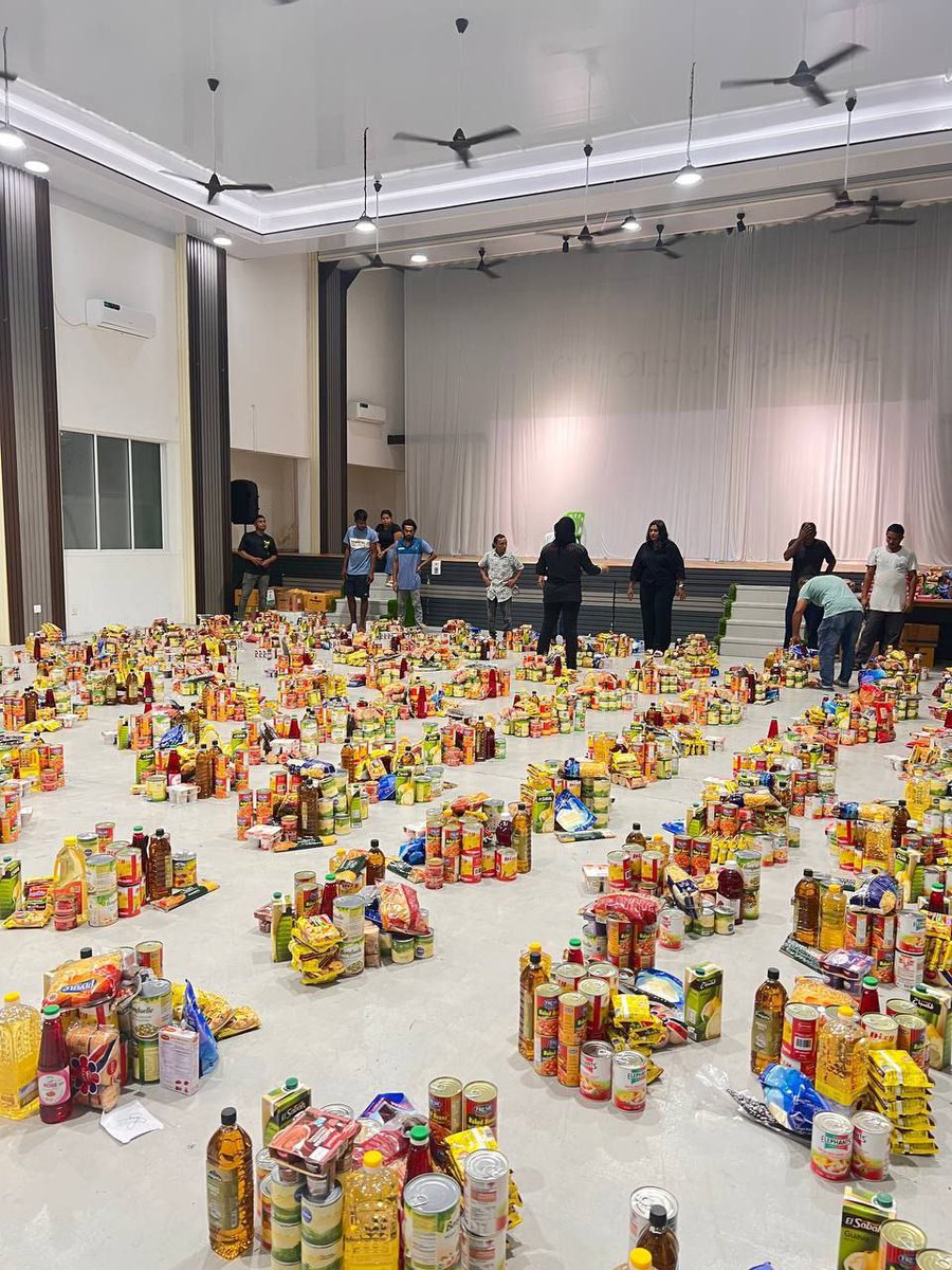 Dhiraagu's tweet photo. We are delighted to partner with the @mmwmaldives  to contribute 1,000 Iftar meal packs this Ramadan, and to partner with @Moms_Aid to support 100 families in need across Maldives with care baskets of essential food items.

Huge thanks to all the volunteers who joined the MMWM team today to kick-start the distribution.

Support these initiatives and help make a bigger impact via #DonateAMeal and #DonateToAFamily on DhiraaguPay.