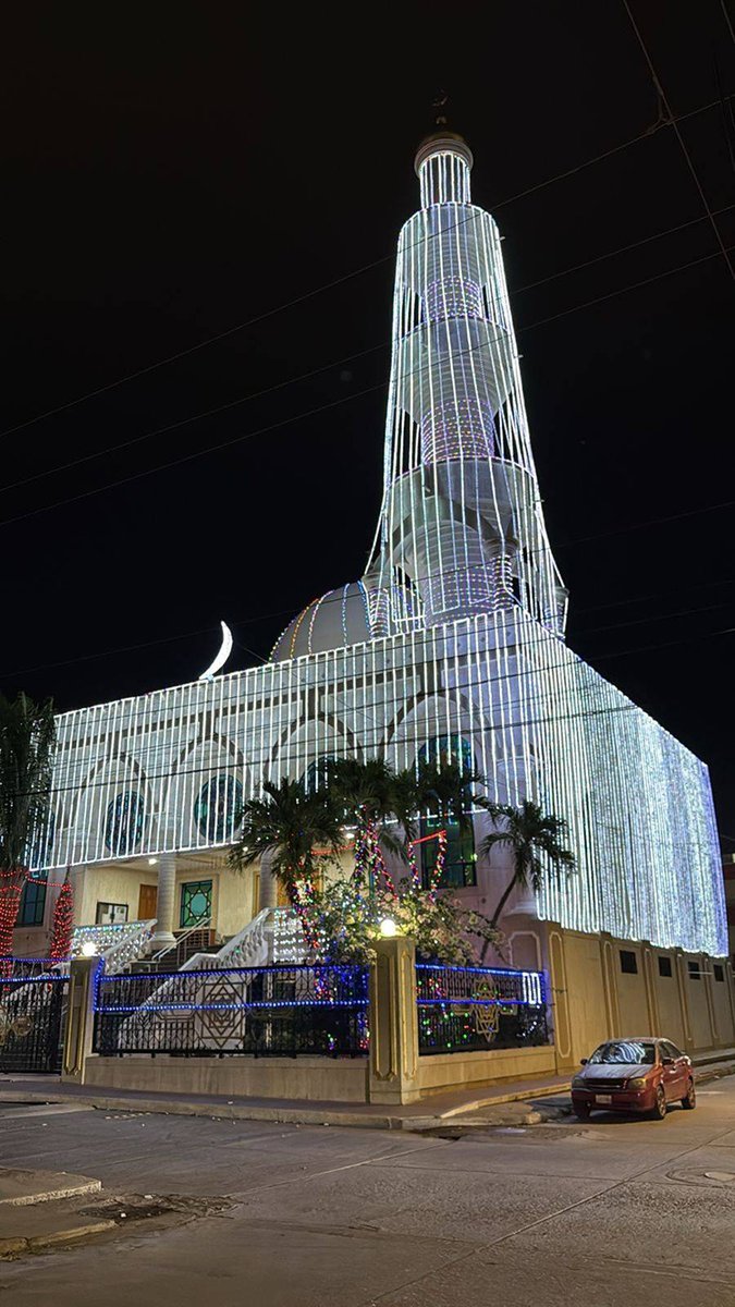 Kolombiya Cumhurbaşkanı Gustavo Petro, ramazan ayının ilk günü  dolayısıyla Kolombiya'nın en büyük camisi Ömer bin Hattab Camisi'nin  görselini kişisel sosyal medya hesabından paylaştı.