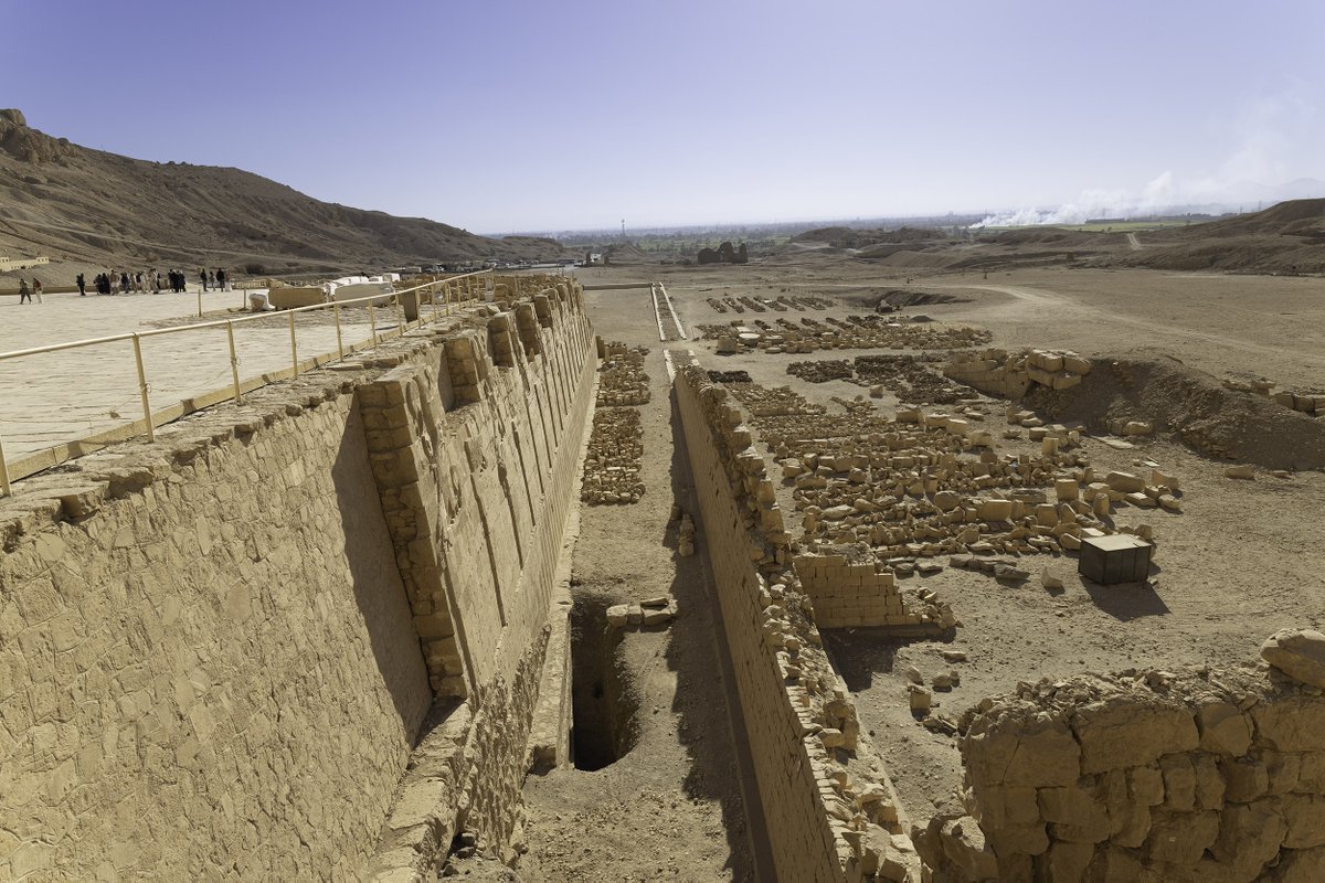 Blueheronjack's tweet photo. Mortuary Temple of Hatshepsut, Luxor, Egypt. https://t.co/WdDsX02eoL