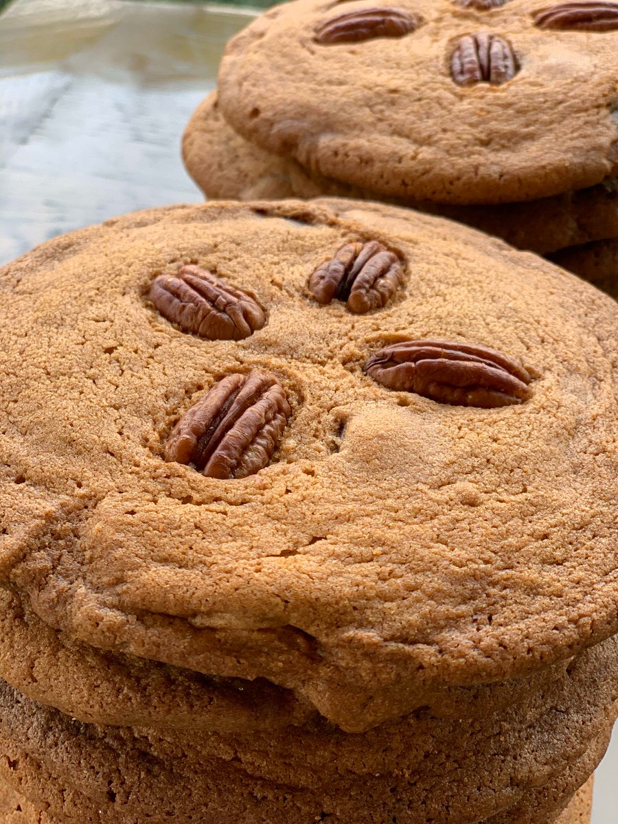 Indulge in the sweet symphony of our Pecan Chocolate Chip Cookie at Cook's Tortas. It's a crispy, chewy delight that will make your tastebuds dance! 🍪🕺💃 #CooksTortas #CookieLovers #SweetTooth