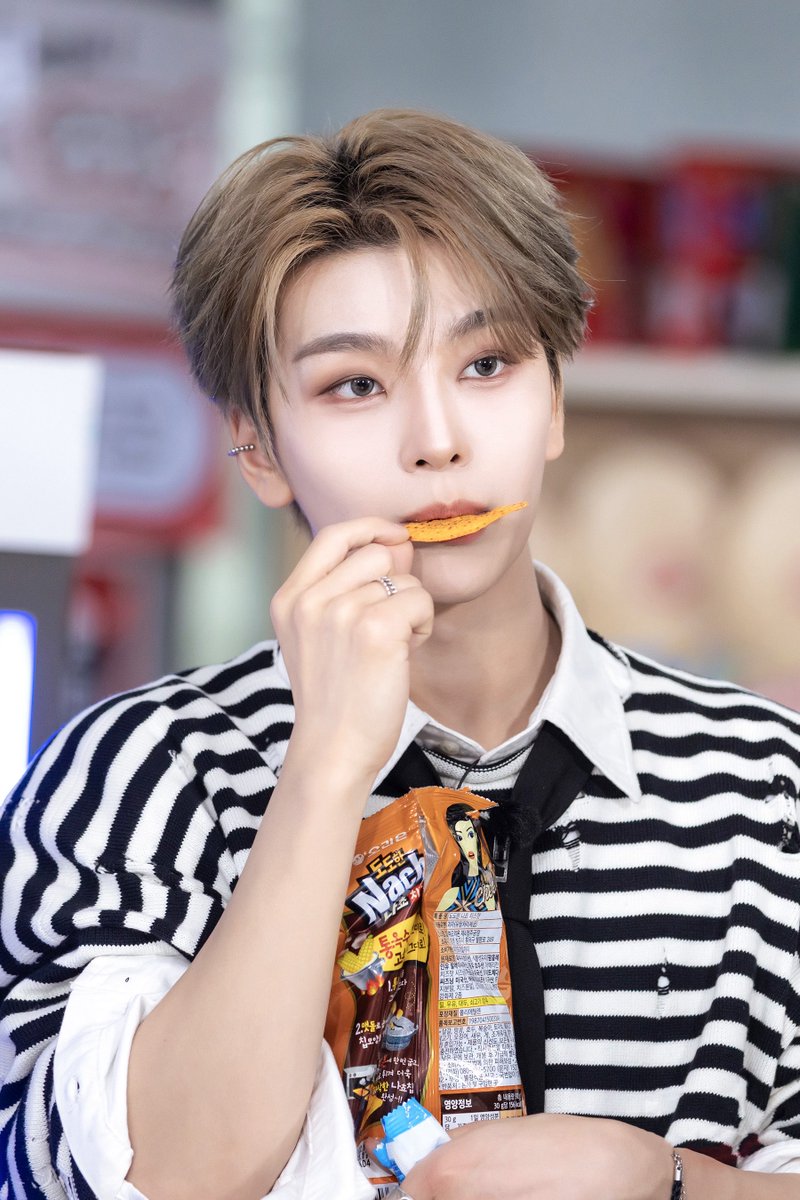 허씬롱 얼굴 tweet media