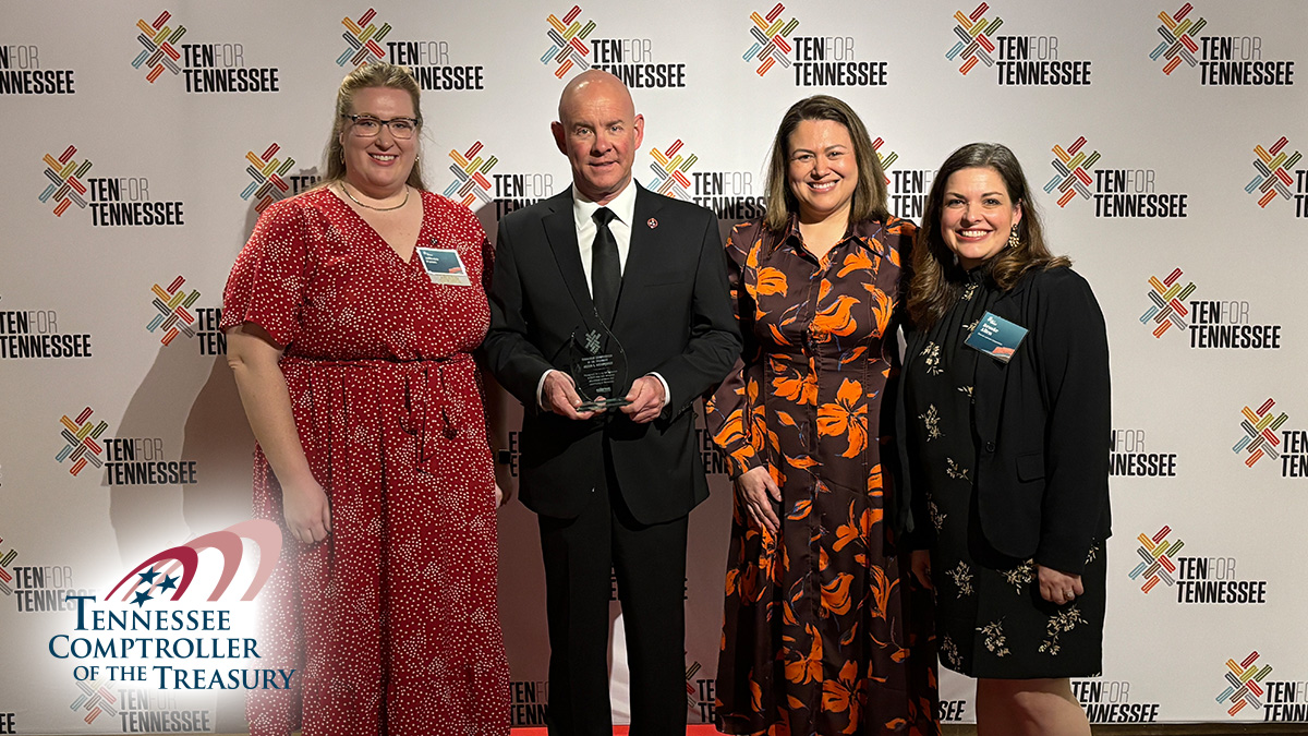 TNCOT's tweet photo. Comptroller @JasonMumpower and OREA research analyst Allison Pams (far left) were awarded a Ten for Tennessee award by @EdTrustTN in recognition of our TISA Dashboard project, which you can view here: https://t.co/cqVq9XWtIF https://t.co/S396Nz5M8E