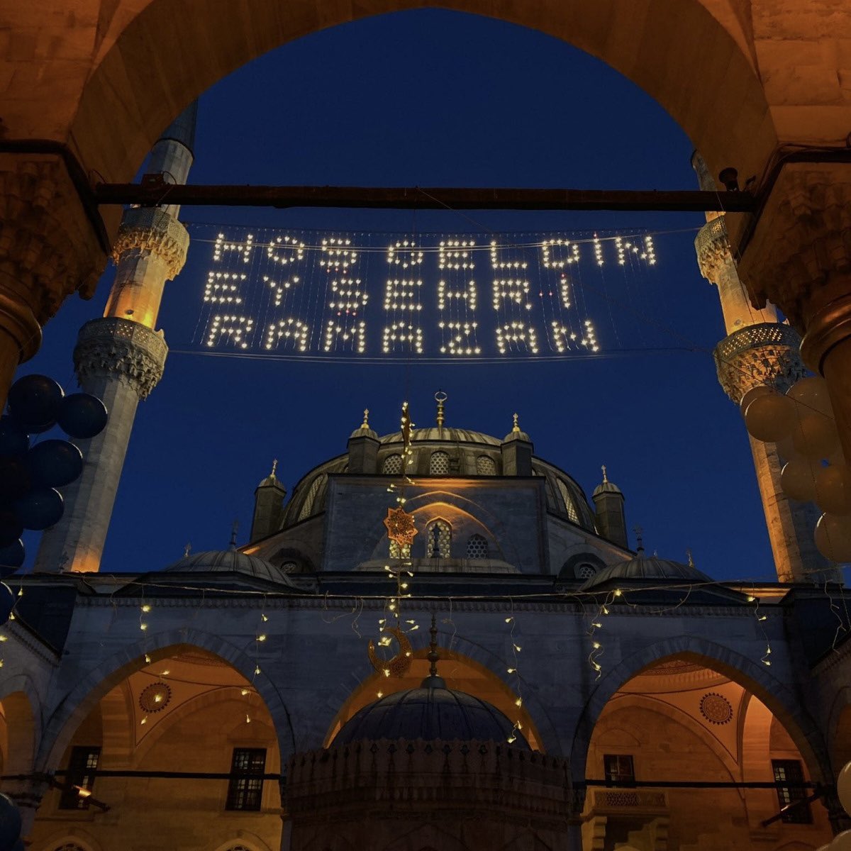 Merhabâ ey şehr-i rahmet..
Merhabâ ey şehr-i kur'an ramazan...