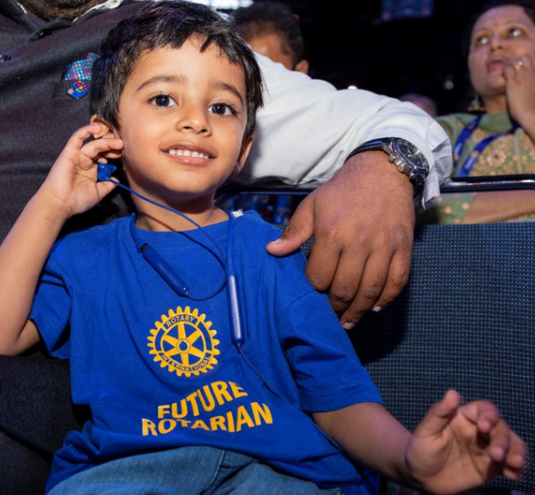 RotaryBrasil's tweet photo. A pessoa que já sabe o que vai ser quando crescer: #FutureRotarian 🥰
Quer conhecer mais sobre a nossa organização e entender melhor o que nós fazemos? Comece por aqui: https://t.co/ABEjQeJkPv https://t.co/oMhTb5CK2a