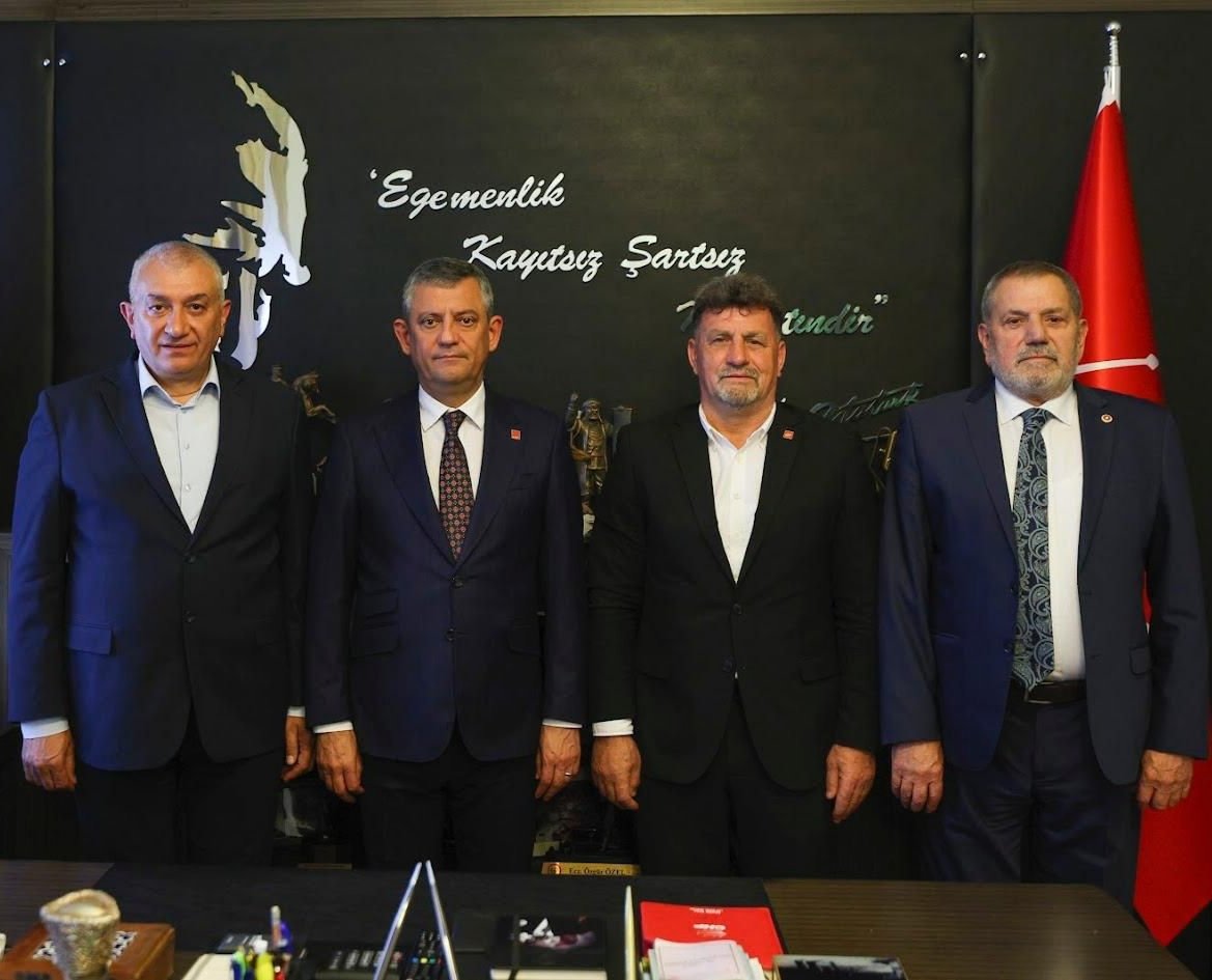 ChpFindikli's tweet photo. Nazik kabulleri için Genel Başkanımız Özgür Özel'e teşekkür ederiz. Demokrasi, adalet ve aydnlık bir Türkiye mücadelesinde hep birlikte, omuz omuza yürümeye kararlıyız. Ülkemzi bu karanlık günlerden çıkararak hak, hukuk ve refahın hâkim olduğu yarınları hep birlikte inşa edeceğiz https://t.co/IOuf75TVtl