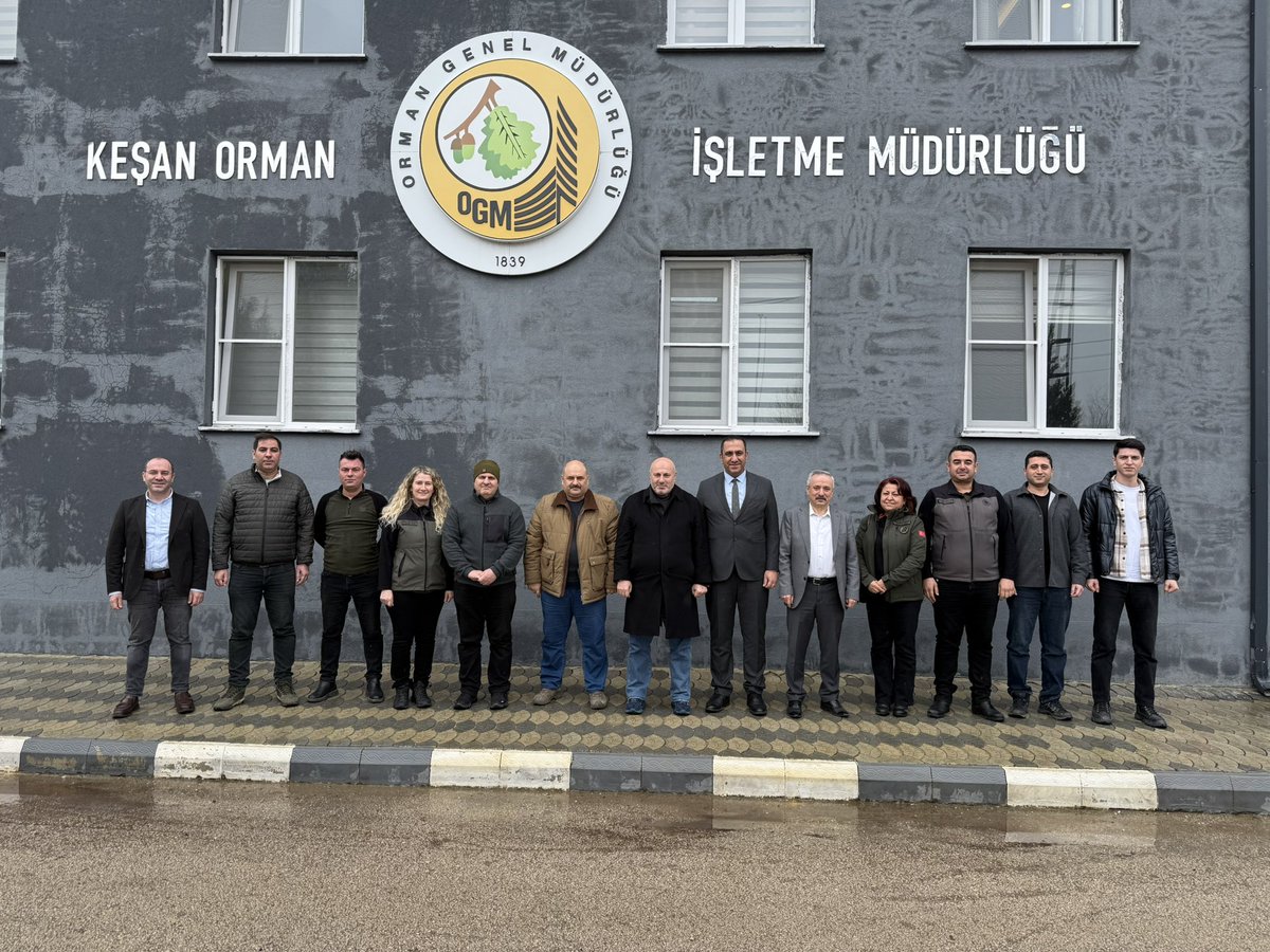 OMOBirligeCagri's tweet photo. Teşekkürler Edirne, Tekirdağ, Keşan!

Mesleğimizin bugününü güçlendirmek, yarınını sağlam temeller üzerine inşa etmek için bir araya geldiğimiz bu kıymetli buluşmada; kararlılıkları, içtenlikleri ve ortak akla olan inançlarıyla yanımızda duran tüm #BirliğeÇağrı yol arkadaşlarımıza gönülden teşekkür ediyoruz.

Aynı ideali paylaşan, aynı toprağa emek veren meslektaşlar olarak; dayanışmamızı büyütüyor, sorumluluğumuzu çoğaltıyor ve ortak hedeflerimize emin adımlarla ilerliyoruz.

Toprağımız Bir, Yolumuz Bir!