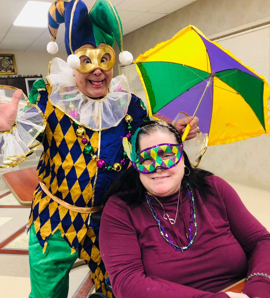 It’s Mardi Gras at Royal Suites! 🎭🎭We celebrated all day with festive games/prizes, music, fun photo shoot with our “Gerry the Mardi Gras Jester”,  delicious assorted donuts, painting on canvas “mask inspired art”, dining room parade fun and the hysterical limbo game.