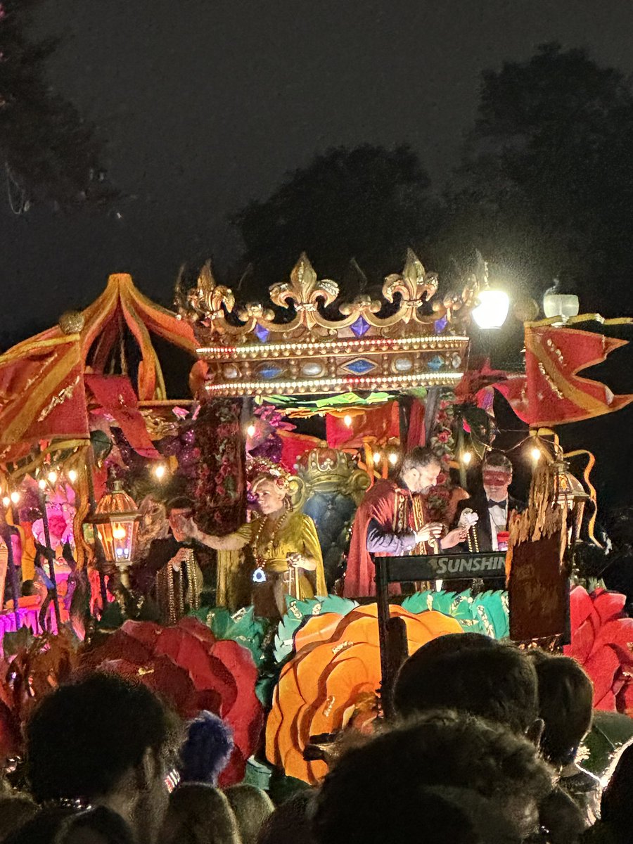 MATimoshchuk's tweet photo. Mardis Gras with Noah Wyle~ https://t.co/dx8OZ8U7Lb
