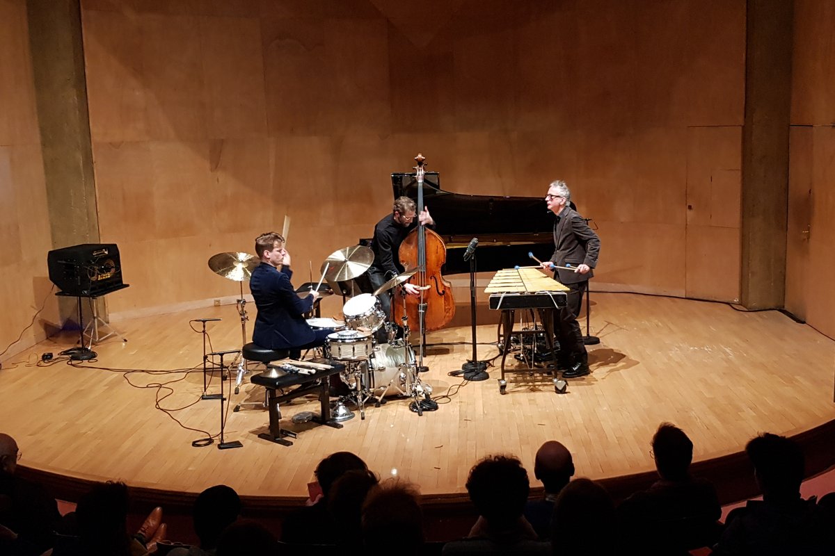 bastillemusique's tweet photo. »DLW: Live at Salle Cortot« tonight on @francemusique! Thanks so much once more to @ArnaudMerlin for facilitating the @radiofrance recording at Salle Cortot in 2023 and for now presenting the new live album from #Dell-#Lillinger-#Westergaard: https://t.co/VPFsmcfbav @CCMDEU https://t.co/whTZ0p38v8