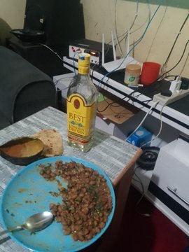 Ndio chef anajipanga huku😋 mnakula nini huko