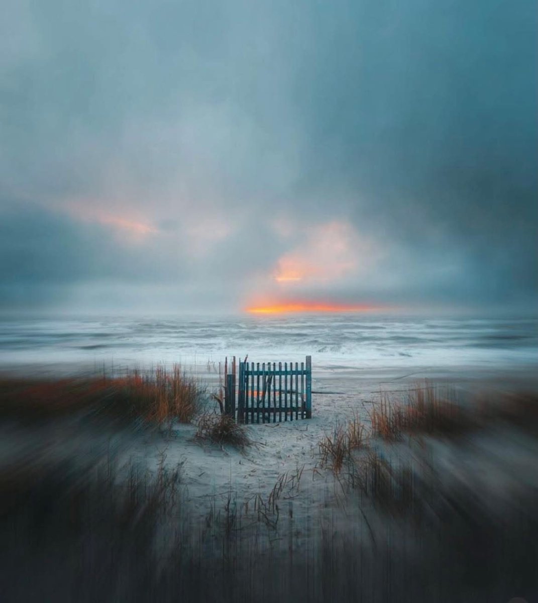 The wind from the sea passes by,
A promise comes to mind, then fades away.