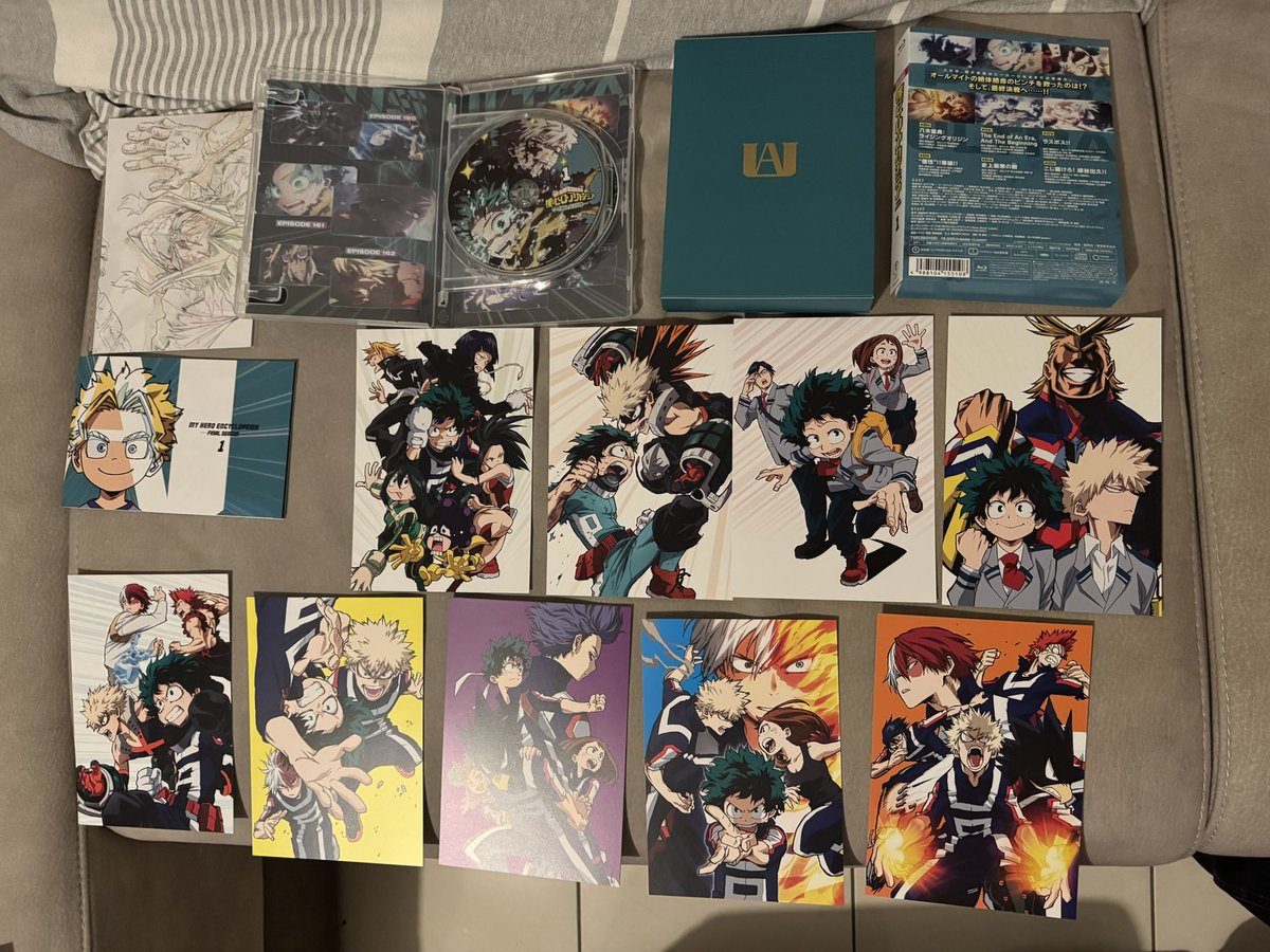 Hirakinuki's tweet photo. Ça fait longtemps que c’était précommandé mais j’ai reçu le 1er coffret Blu-Ray First Press Edition de la saison finale de MHA ! https://t.co/nTTfbGMsP3