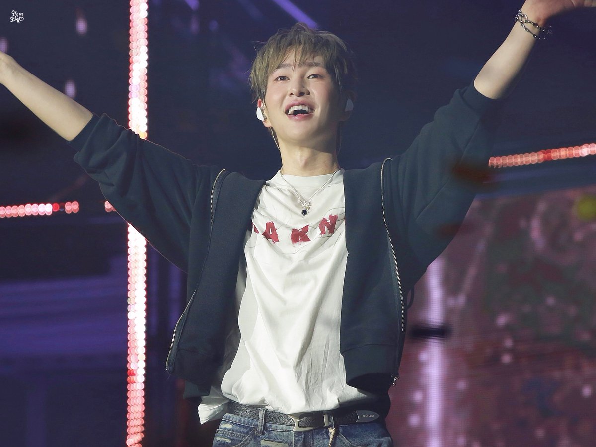 온유 #ONEW #オニュ@SHINee @ONEW_GRIFFIN