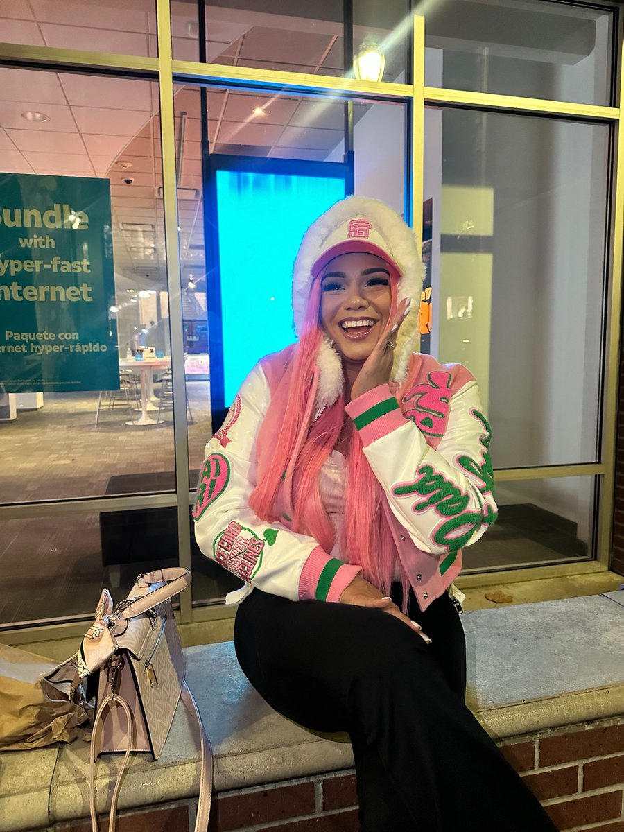 ohitsbeccs's tweet photo. Pink vibez💕 https://t.co/yB0M2JPwee