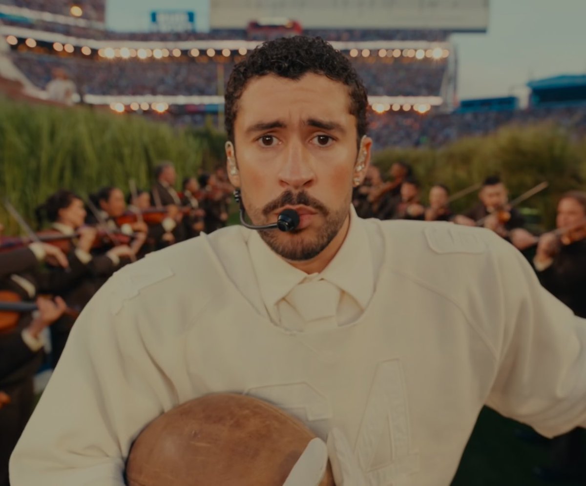 DiscussingFilm's tweet image. Bad Bunny will star in his first lead film role in ‘PORTO RICO’ alongside Viggo Mortensen, Edward Norton and Javier Bardem.

The film follows the story of José Maldonado Román who fought against colonialism by leading a gang of ex-convicts to vindicate Puerto Rico.

(Source: