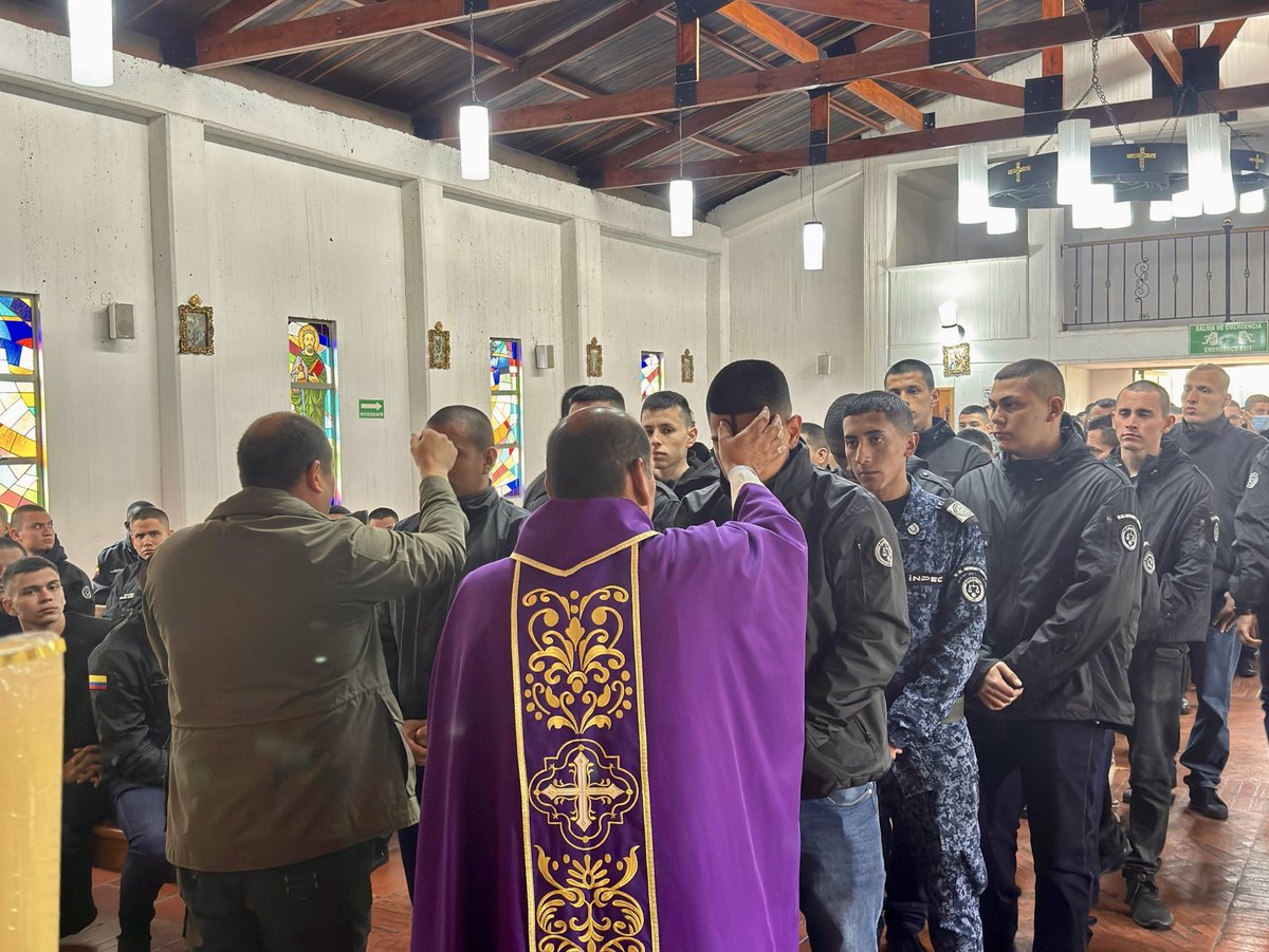 En la Escuela Penitenciaria Nacional, vivimos un espacio de reflexión y renovación espiritual con nuestra comunidad académica a través de la imposición de la ceniza que marca el inicio de la Cuaresma.