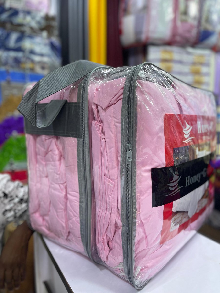 Judie_Jidel's tweet photo. My rich Aunties and uncles, come here... 😎😊

Grab yourself a 10 PC duvet;
2 bedsheets, 2 cushions, 2 pillowcases,  a neck roll, pair of sandals, and a duvet at Ugx  270k

Call/WhatsApp via 0785692122 and drop in your orders, they do deliveries at @ZEROPRICEKLA1 https://t.co/YkLk7YzEUI