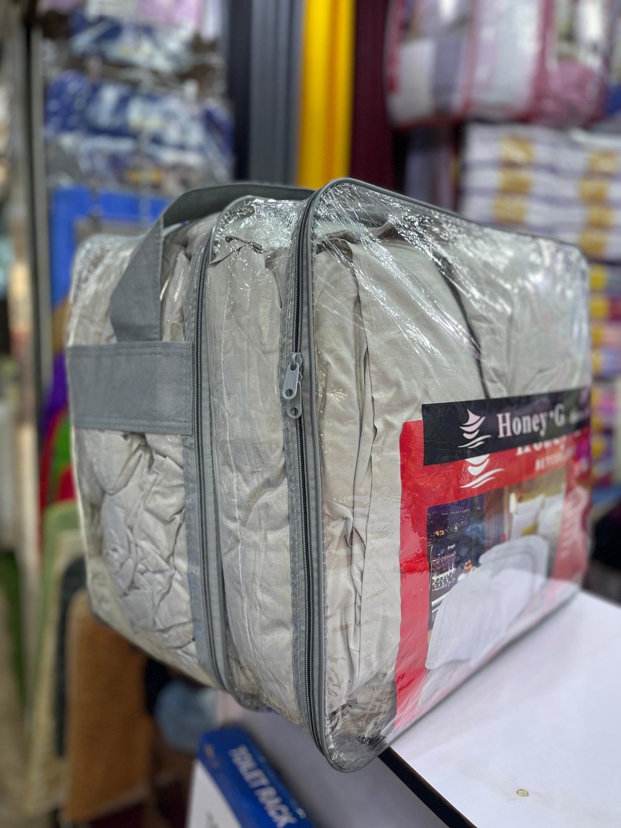 Judie_Jidel's tweet photo. My rich Aunties and uncles, come here... 😎😊

Grab yourself a 10 PC duvet;
2 bedsheets, 2 cushions, 2 pillowcases,  a neck roll, pair of sandals, and a duvet at Ugx  270k

Call/WhatsApp via 0785692122 and drop in your orders, they do deliveries at @ZEROPRICEKLA1 https://t.co/YkLk7YzEUI
