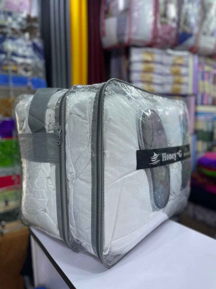 Judie_Jidel's tweet photo. My rich Aunties and uncles, come here... 😎😊

Grab yourself a 10 PC duvet;
2 bedsheets, 2 cushions, 2 pillowcases,  a neck roll, pair of sandals, and a duvet at Ugx  270k

Call/WhatsApp via 0785692122 and drop in your orders, they do deliveries at @ZEROPRICEKLA1 https://t.co/YkLk7YzEUI