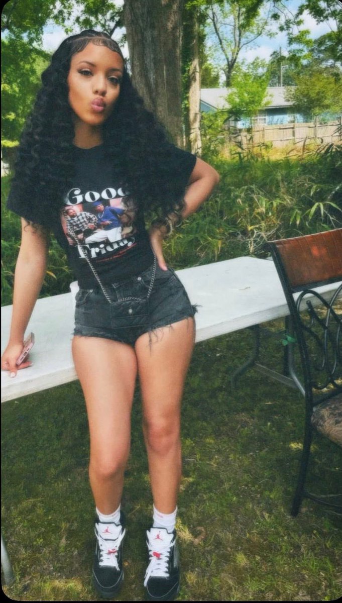 layxsnv's tweet image. As soon as that 7pm fri 95 degrees weather hittt😎