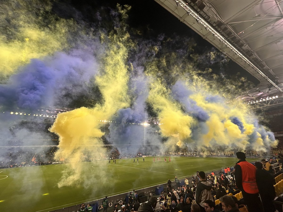 Yarın 90 dakika boyunca takımımızın sahadaki mücadelesine ortak olalım, son düdüğe kadar susmayalım!

Haydi büyük Fenerbahçe taraftarı! #GüçlüTribünGüçlüFenerbahçe