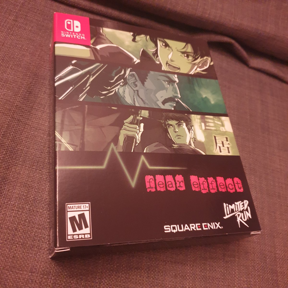 Eyzmaster's tweet image. Just received my FEAR EFFECT Collector Edition on Switch 🔥
Soundtrack, poster, pin, sleeve, and that tiny PS1-style keychain case… such a cool touch.
@limitedrungames 

#feareffect #limitedrungames #nintendoswitch #collectoredition #retrogaming #eyz